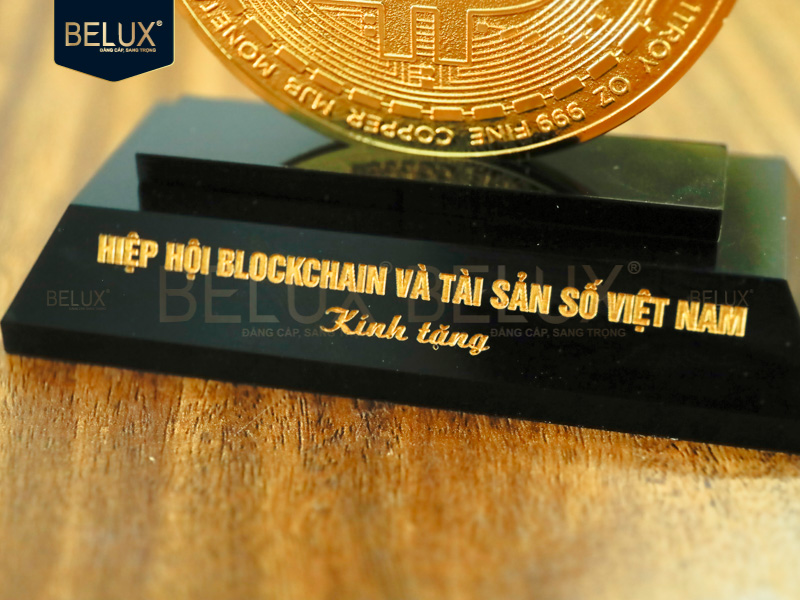 Lô 100 đồng Bitcoin cao 11cm bằng đồng mạ vàng 24k thiết kế theo yêu cầu